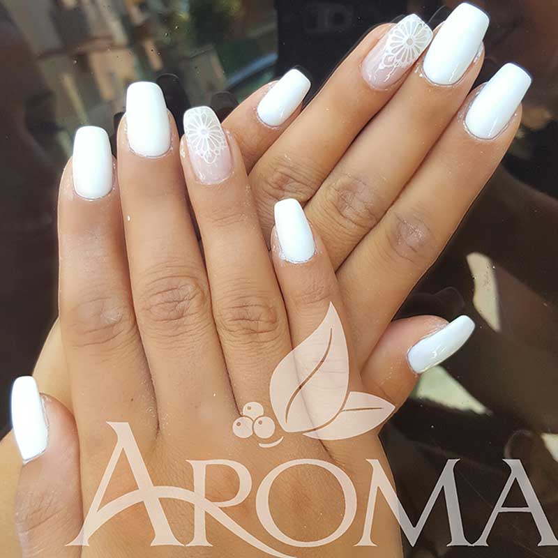 Smalto semipermanente unghie Roma